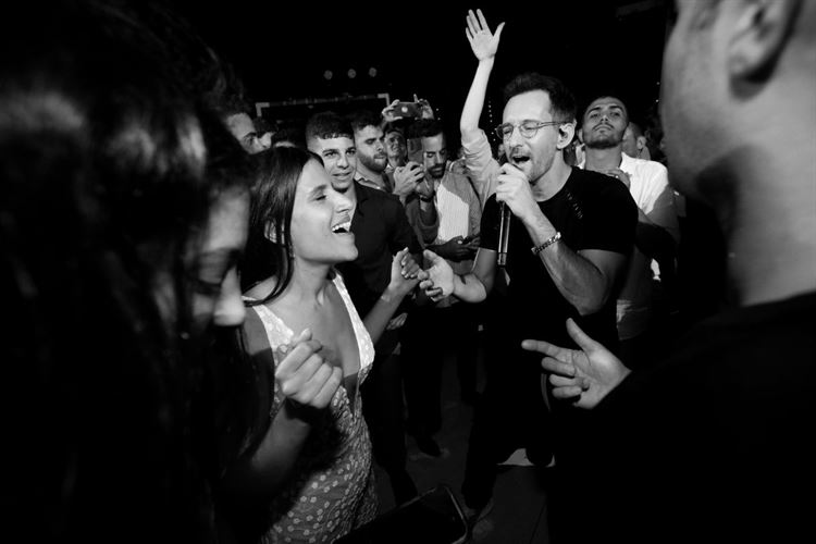 עברי לידר ותומר מייזנר בחתונה של דנה ודניאל (צילום: עדי כהן צדק)