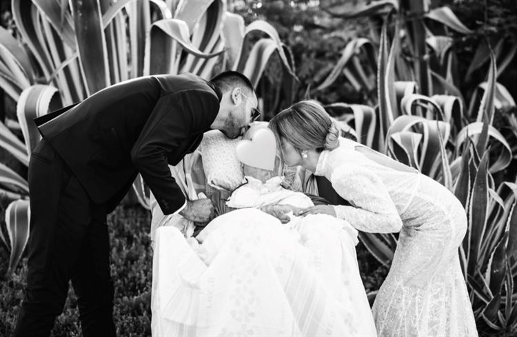 החתן והכלה עם אבי הכלה, מחווה מרגשת (צילום: אלכס ודוד)