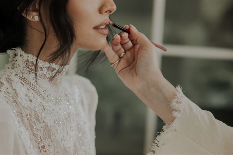 נועה על כיסא המאפרת (צילום: אבשלום זוהר)