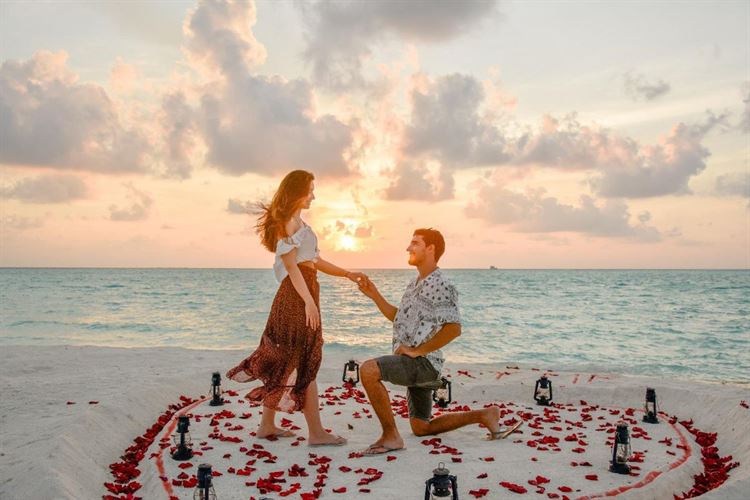 והנה הוא כרע, הצעת הנישואים של הדס בן גוזי (צילום: אלבום פרטי)