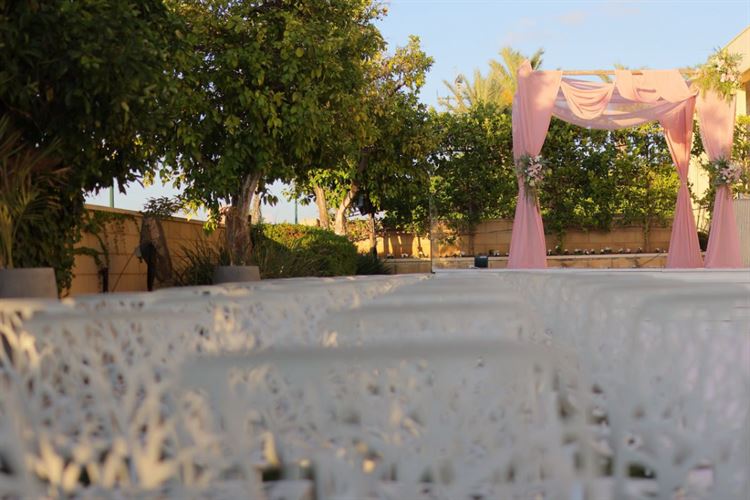 החופה שעוצבה מחדש במתחם האירועים ויה (צילום: שלומי בסו)