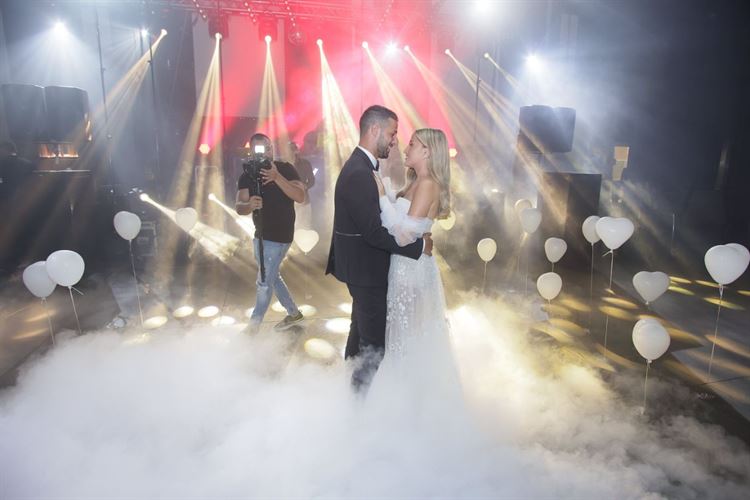 על רחבת הריקודים אולם ויה (צילום: שלומי בסו)