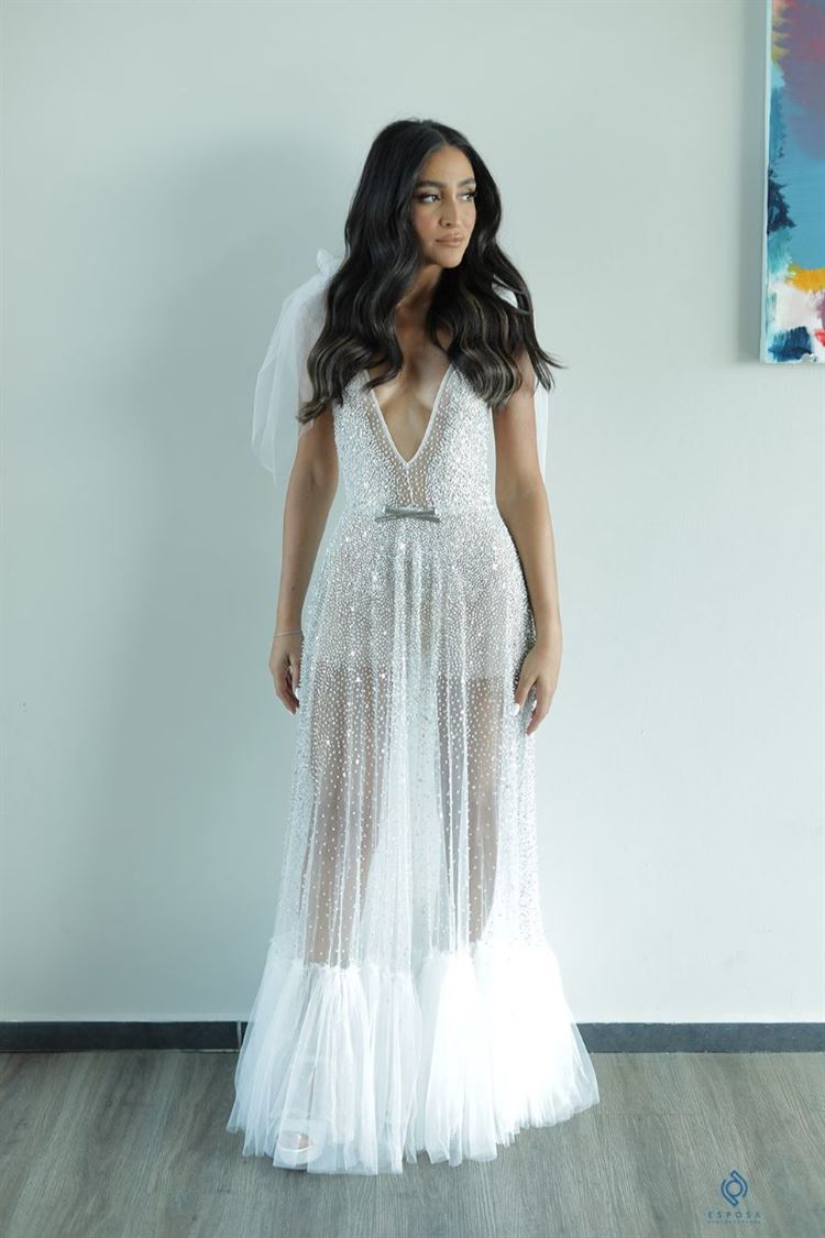 בשמלת כלה מסטודיו ענבל דרור (צילום: איגור קרטור)