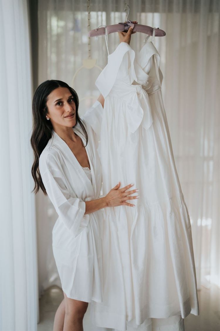 שמלת הכלה מוכנה (צילום: שי בוזגלו)