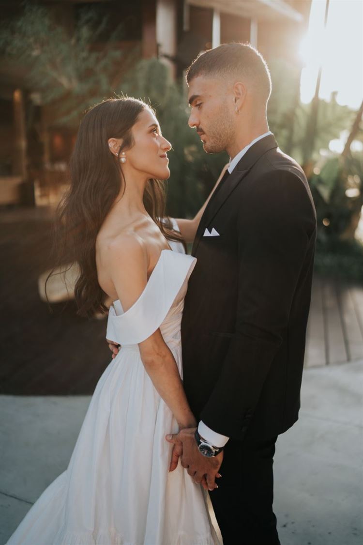 האהבה כבר שם, נשאר רק לשבור את הכוס (צילום: שי בוזגלו)