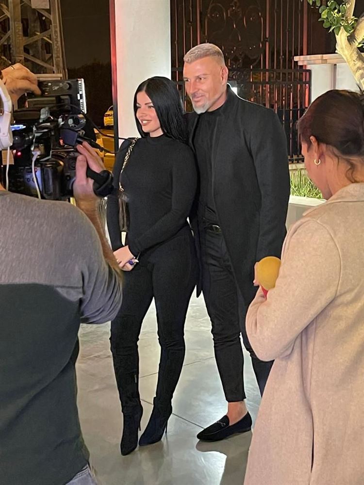 לאורה ואיציק זוהר רושמים נוכחות (צילום: מתחם האירועים אמארה)