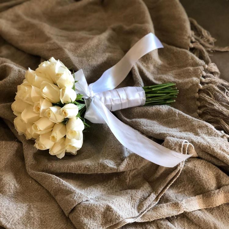 זר פרחים מעוצב בחתונה של תובל וישראל (צילום: אלמוג גבאי)