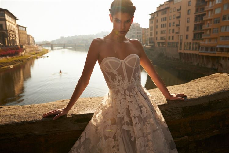 עצמתית וחזקה, קולקציית 2022 בעיצובה של ענבל דרור (צילום: אלון שפרנסקי)