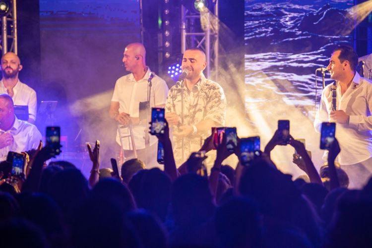 עם עומר אדם, מסיבת חתונה של דניאל ומתן (צילום: חיים אפריאט)