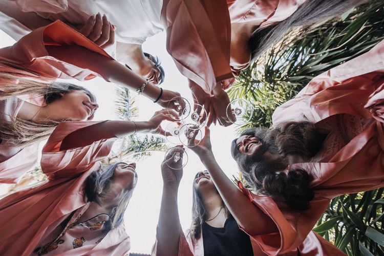ההתרגשות בשיאה, ההתארגנות לחתונה של סיון ומתן (צילום: תום סיימון)