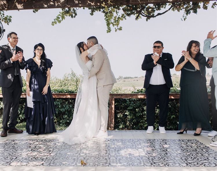 תחת חופה וקידושין (צילום: תום סיימון)