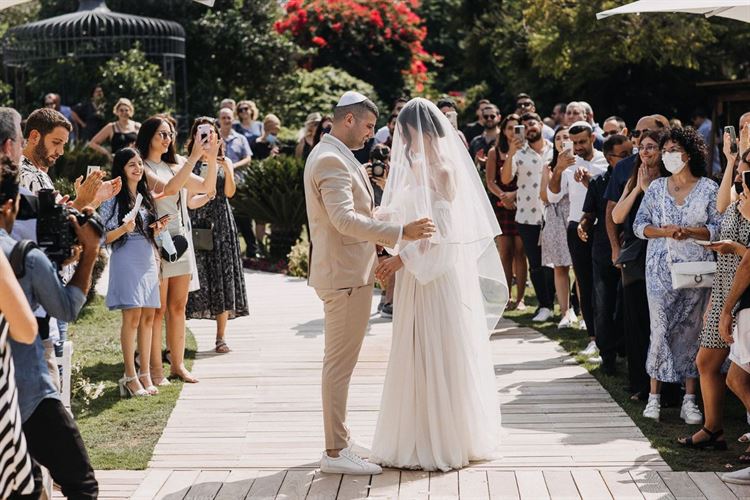 תחת חופה (צילום: תום סיימון)