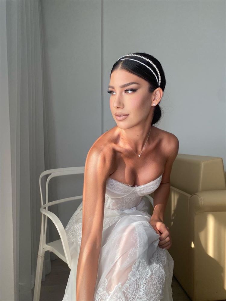 מושלמת, שיר תורג'מן בשמלת כלה של דורלי (צילום: עידן חסון)