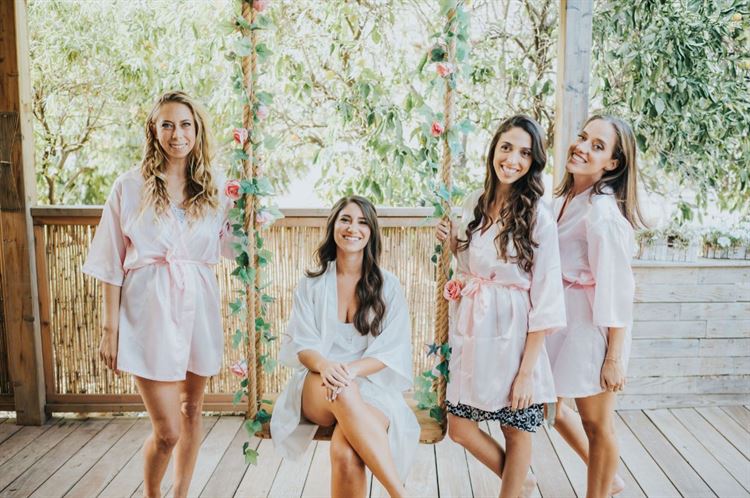 עם החברות לקראת החתונה, החתונה של נטלי וטל (צילום: ידין חסון)