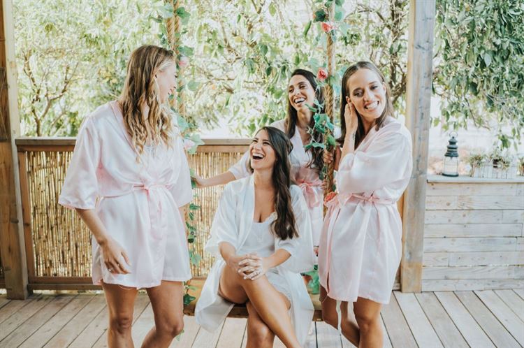 עם החברות לקראת החתונה, החתונה של נטלי וטל (צילום: ידין חסון)