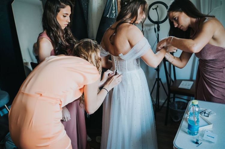 עם החברות לקראת החתונה, החתונה של נטלי וטל (צילום: ידין חסון)