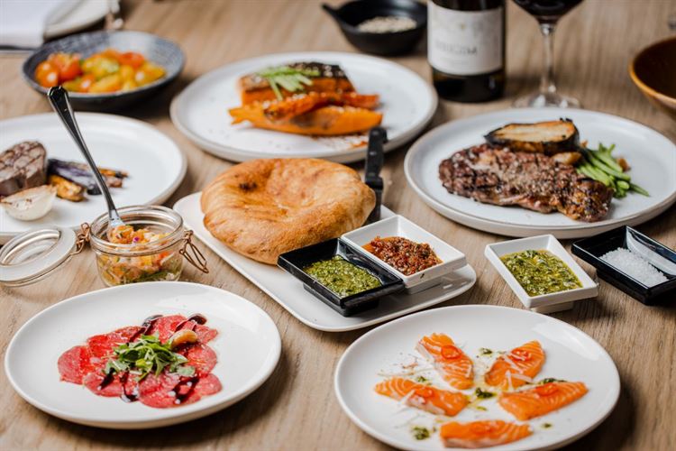 תפריט 2022 של קסטלו (צילום: וואלה! מזל טוב(