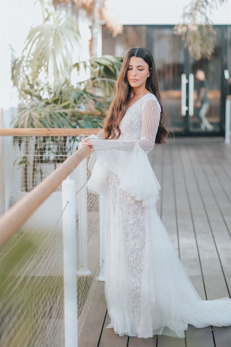 נועה בשמלה של מעצבת שמלות הכלה ליז מרטינז (צילום: אנדריי אברמוב)