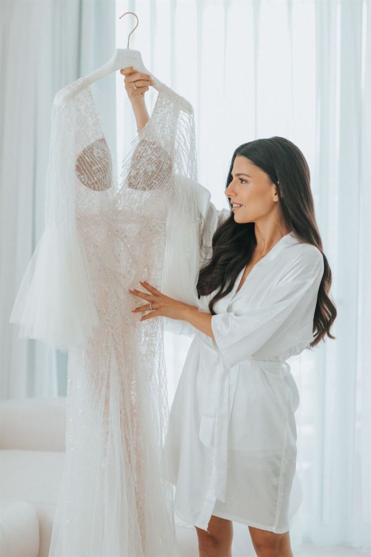 נועה עם שמלת הכלה של ליז מרטינז (צילום: אנדריי אברמוב)