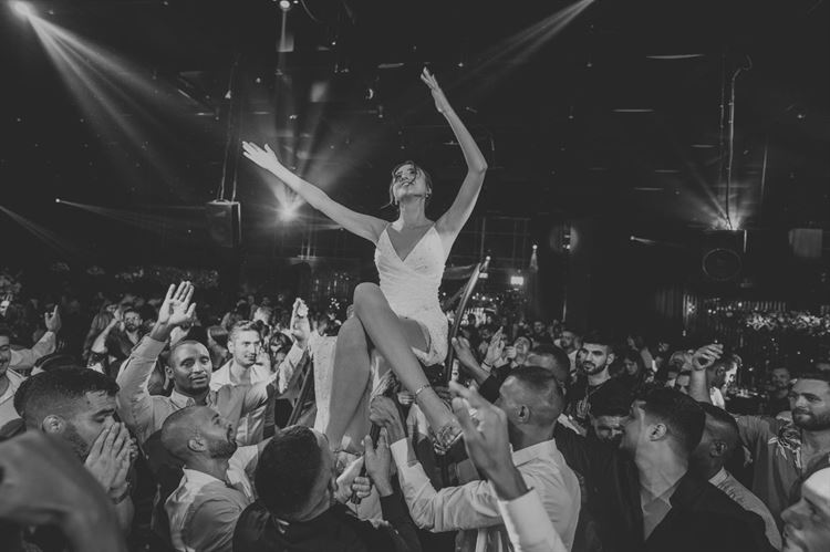 שמלת הכלה השלישית מהמעצב אלון ליבנה, החתונה של סתיו ודניאל (צילום: יוניק פוטוגרפי)