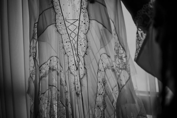 ה-שמלה הבוהמיינית שנבחרה מבית ויוי בלאיש, החתונה של ענבל ואסי אוחיון (צילום: אלי ראול & אבי בבייב)