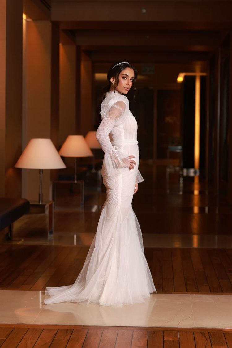 מוריה נראית אצילית בשמלת כלה של המעצבת שלומית אזרד (צילום: אספוסה צלמים)