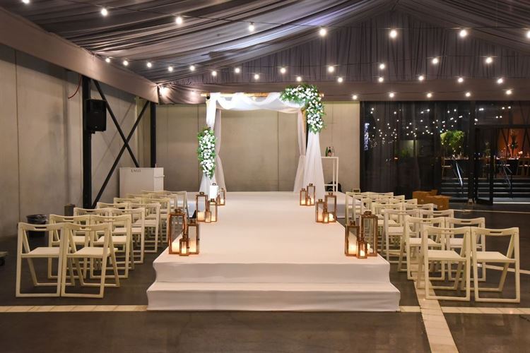 החופה, עיצוב אולם האירועים (צילום: אספוסה צלמים)