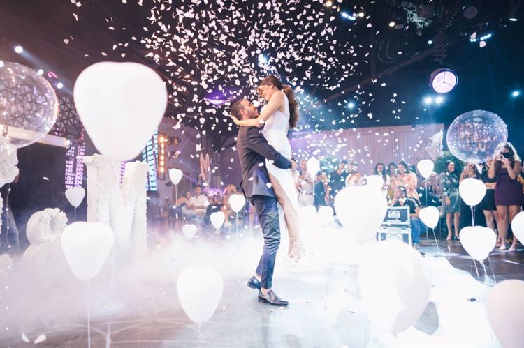 בשמלת הכלה השנייה ברחבת הריקודים, החתונה של מיטל ואביתר (צילום: שמואל כהן)