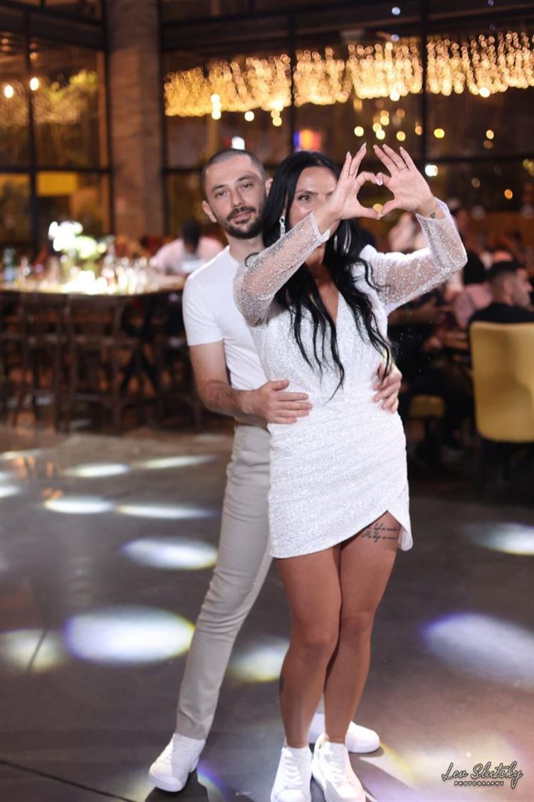 אלונה בשמלת הכלה השנייה של דורלי (צילום: לב סלוצקי ואלכס מלינסקי)