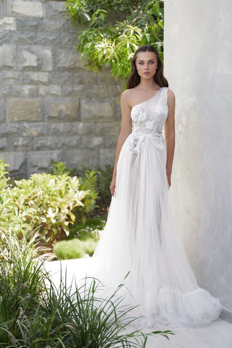 הקולקציה החדשה של מעצבת שמלות הכלה מורן טובול (צילום: אלמוג גבאי)