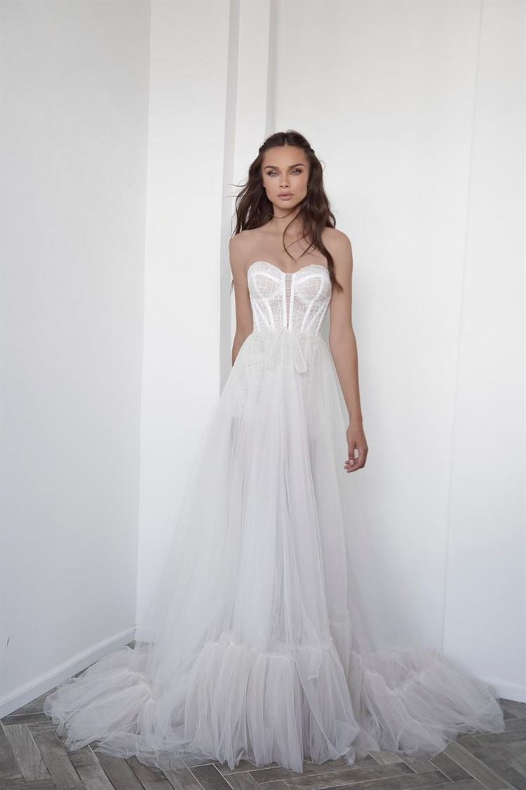 הקולקציה החדשה של מעצבת שמלות הכלה מורן טובול (צילום: אלמוג גבאי)