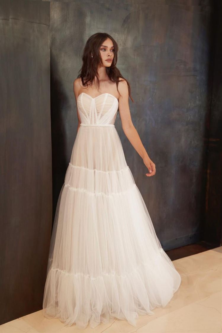 הקולקציה החדשה של מעצבת שמלות הכלה מורן טובול (צילום: אלמוג גבאי)