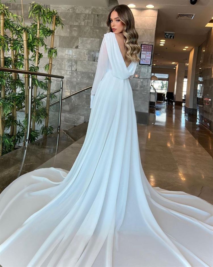 הקולקציה החדשה של מעצבת שמלות הכלה מורן טובול (צילום: יחצ)