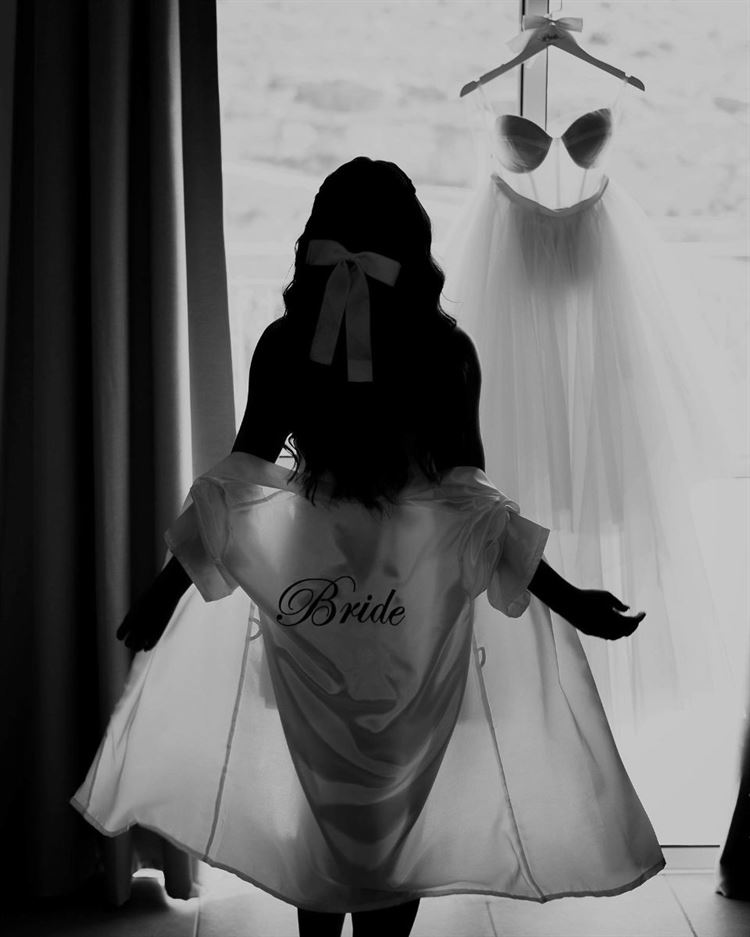 גם שמלת הכלה מוכנה (צילום: אלי ראול)