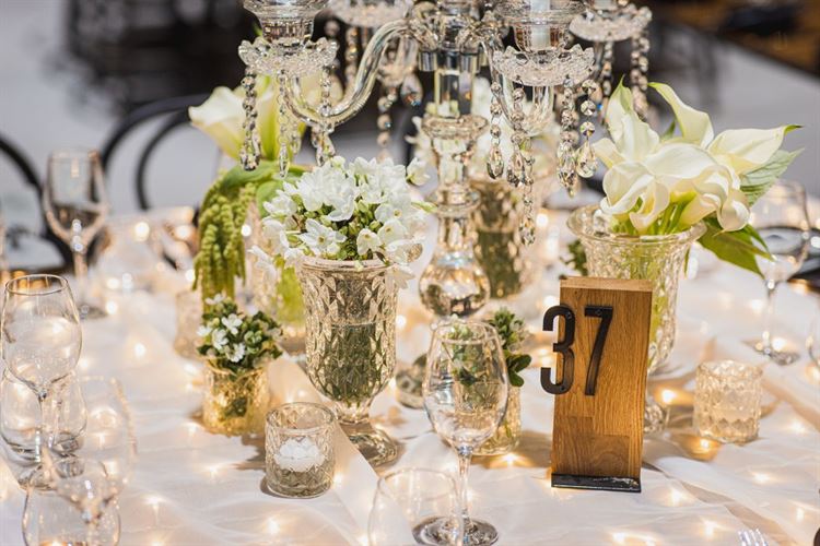 עיצובי השולחנות הטרנדיים ביותר לשנת 2022 (צילום עידן כנפי)