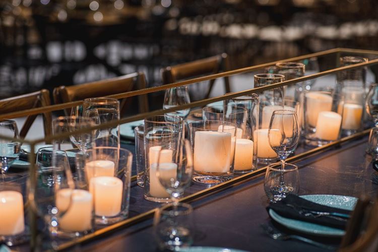 עיצובי השולחנות הטרנדיים ביותר לשנת 2022 (צילום עידן כנפי)