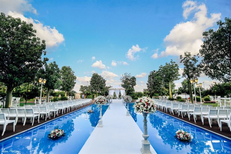 מבט אל החופה של עלמה (צילום: יחצ)