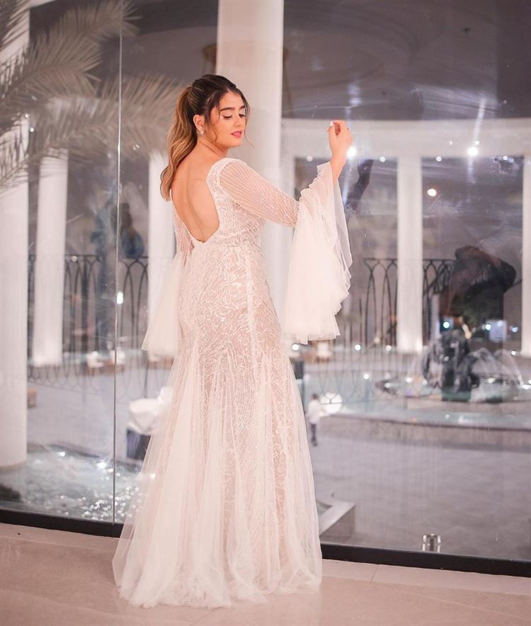 ג'ולי בשמלת כלה של ליז מרטינז (צילום: אושרי אלימלך)