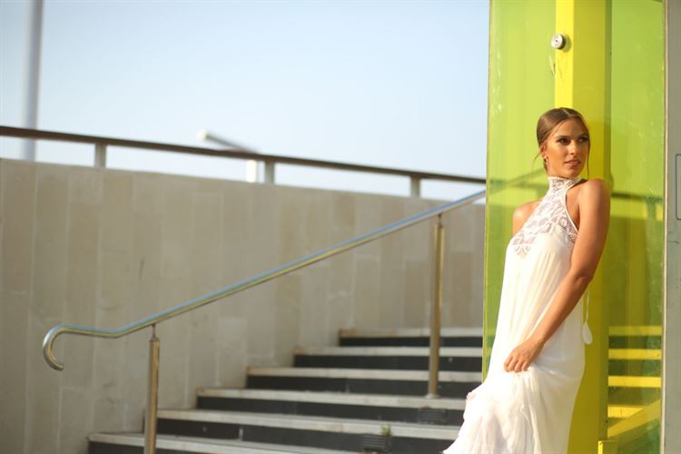 גל אוזן בשמלת כלה של מעצב שמלות הכלה ויוי בלאיש (צילום: צילום: טל אקוקה)