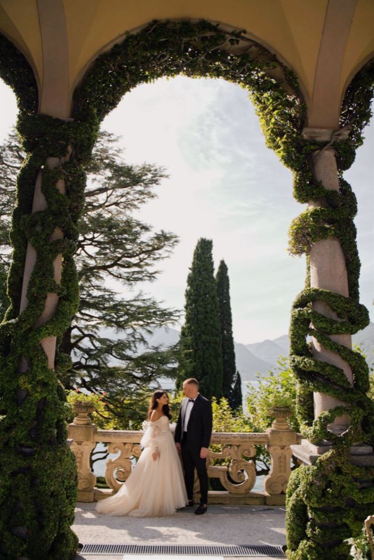 החתונה של פלג וען באגם קומו (צילום: עומרי לוי)