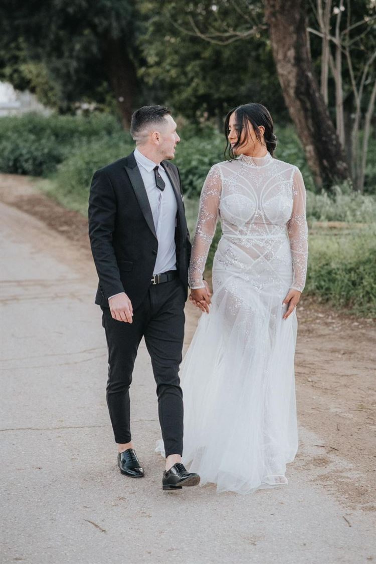 שירן בשמלת כלה של ענבל דרור (צילום: מתן נעים)