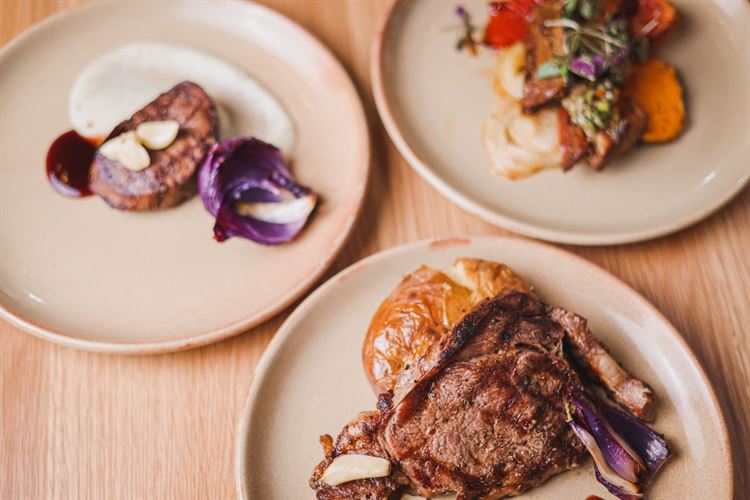 הסטייק שמדברים עליו, תפריט 2022 של WIN (צילום: וואלה! מזל טוב)