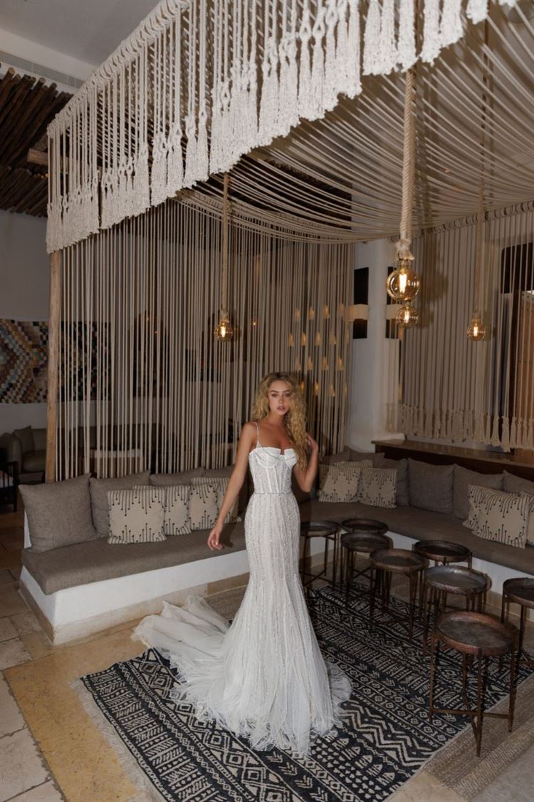 קולקציית 2022 של שלומית אזרד בכיכובה של עומר נודלמן (צילום: דניאל אלסטר)