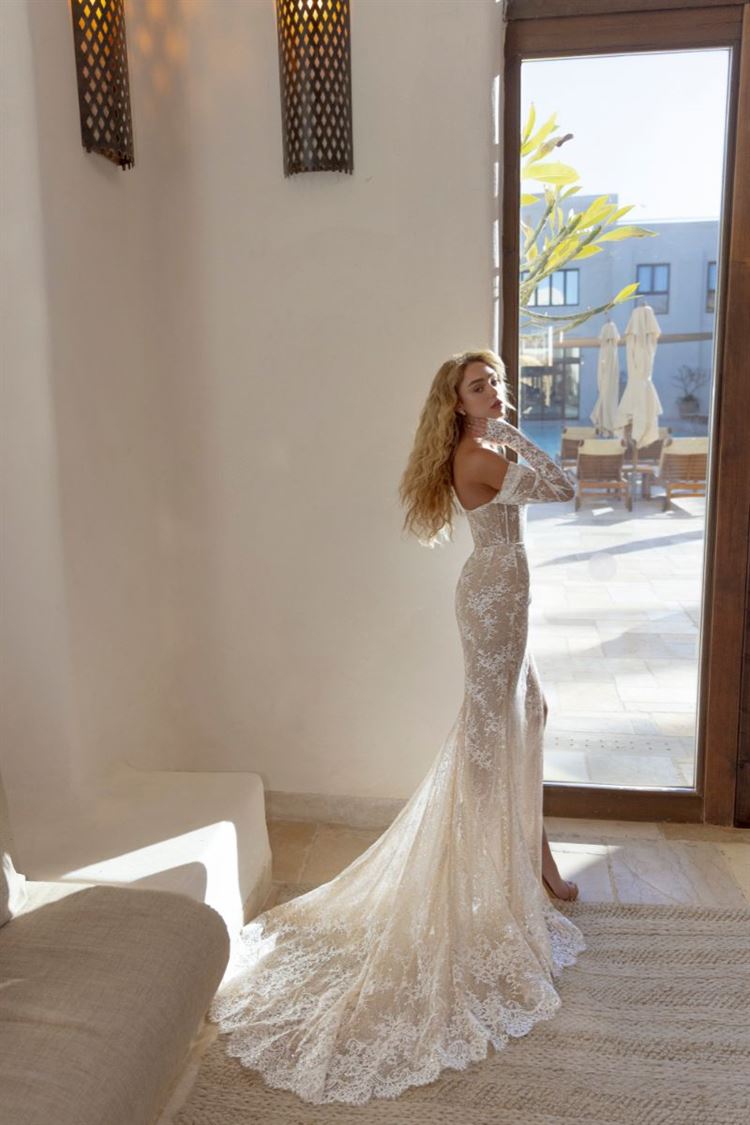 קולקציית 2022 של שלומית אזרד בכיכובה של עומר נודלמן (צילום: דניאל אלסטר)