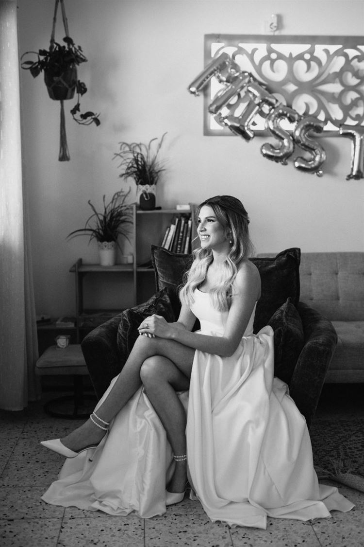 יוליה קלאסית בשמלת הכלה שלה (צילום: תום סיימון)