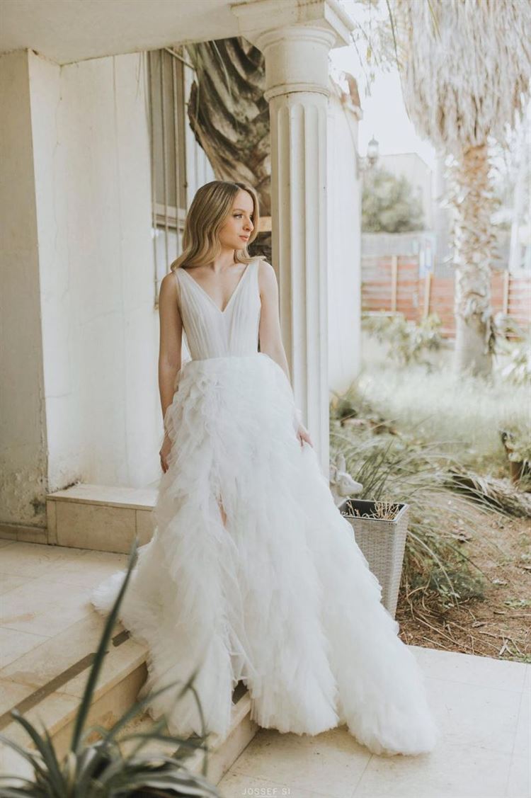 נעם בשמלת כלה של אייזן-שטיין (צילום: ג'וזף סי)