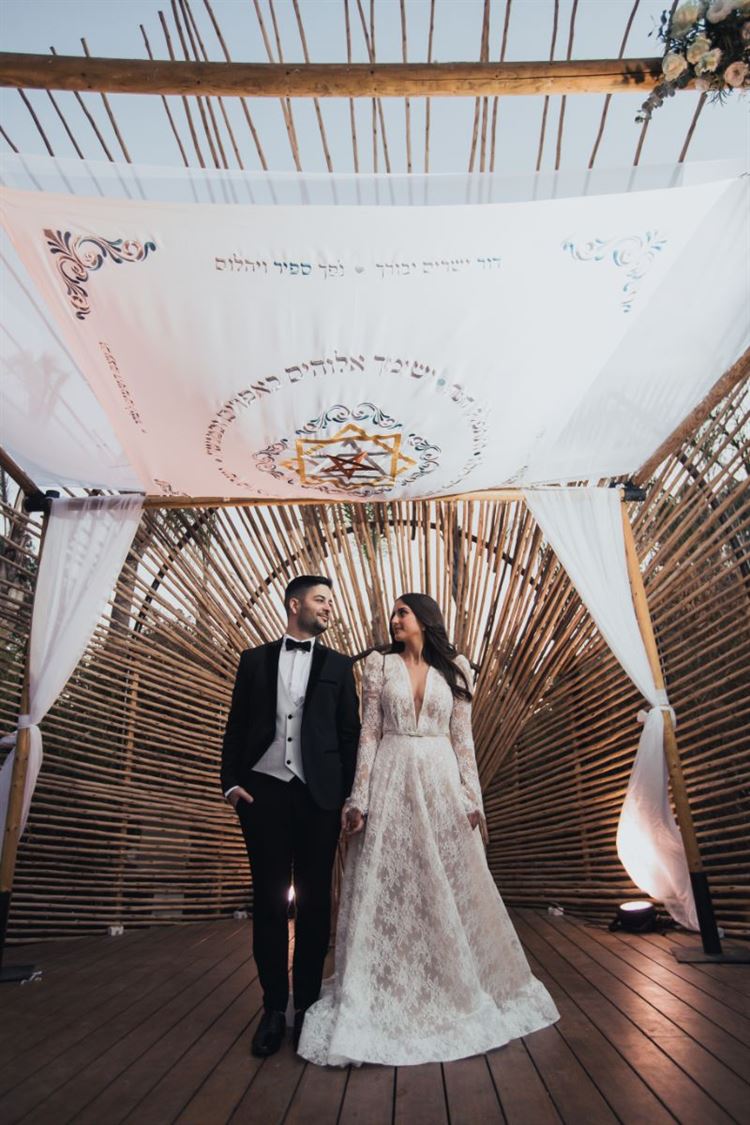 מעמד מרגש: פרוכת החופה בחסות החם של ספיר (צילום: People Photography)