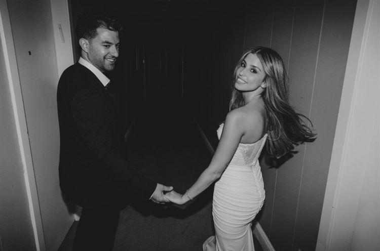 הזוג רוני ורום ביום החתונה (צילום: עידן חסון)