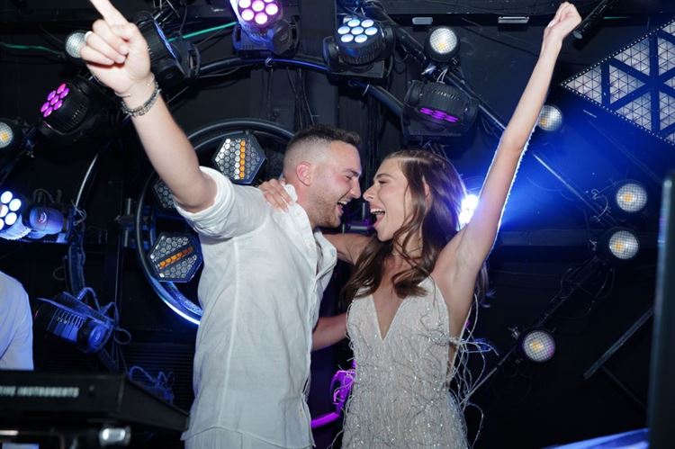 חתונת הצהריים אנסטסיה ונועם קטן (צילום: דור סקרה)