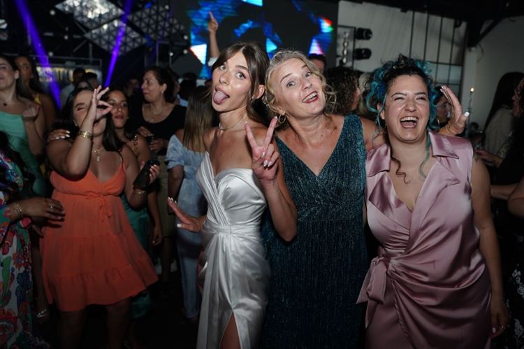 חתונת הצהריים אנסטסיה ונועם קטן (צילום: דור סקרה)